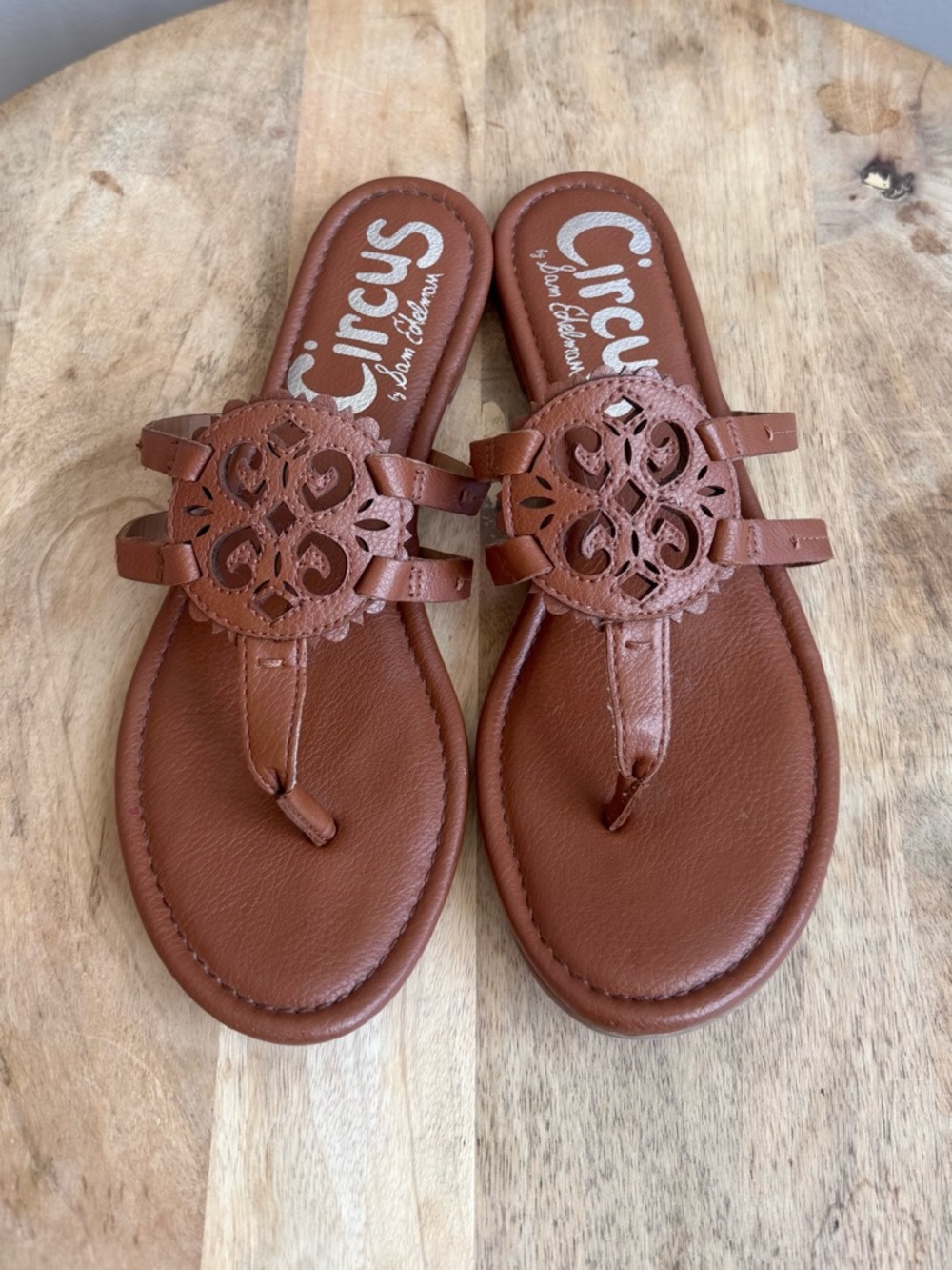 Circus by Sam Edelman Canyon Medallion Flat Thong Sandals Brown Women’s Size 7.5
